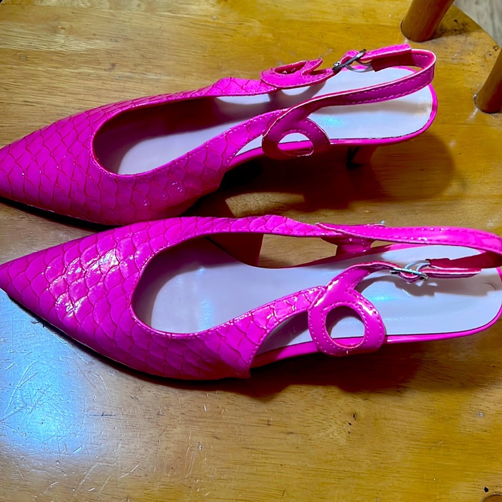 Women pink heel shoes